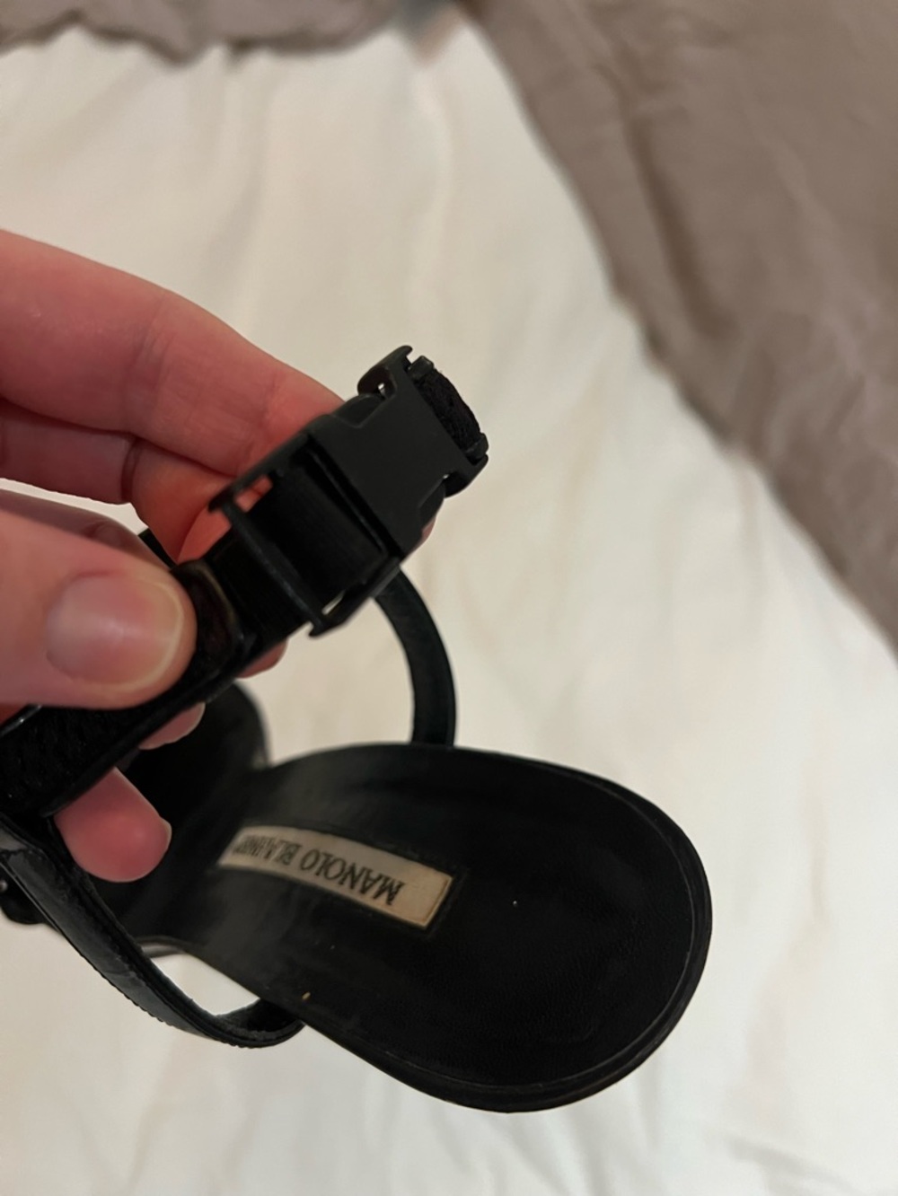Black ankle strap Manolo Blahnik sandals - Picture 4 of 5